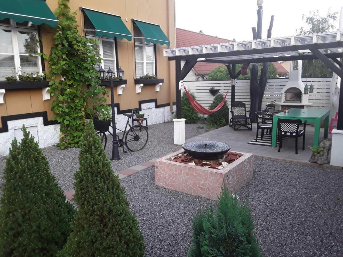 Mysig Takvaning Med Balkong Eskilstuna Kültér fotó